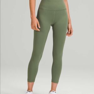 Lululemon Green Twill Wunder Train 25” Size 8